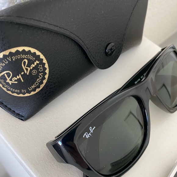 Ray-Ban Accessories - NWT Ray-ban and sunglasses 🕶 unisex brand new